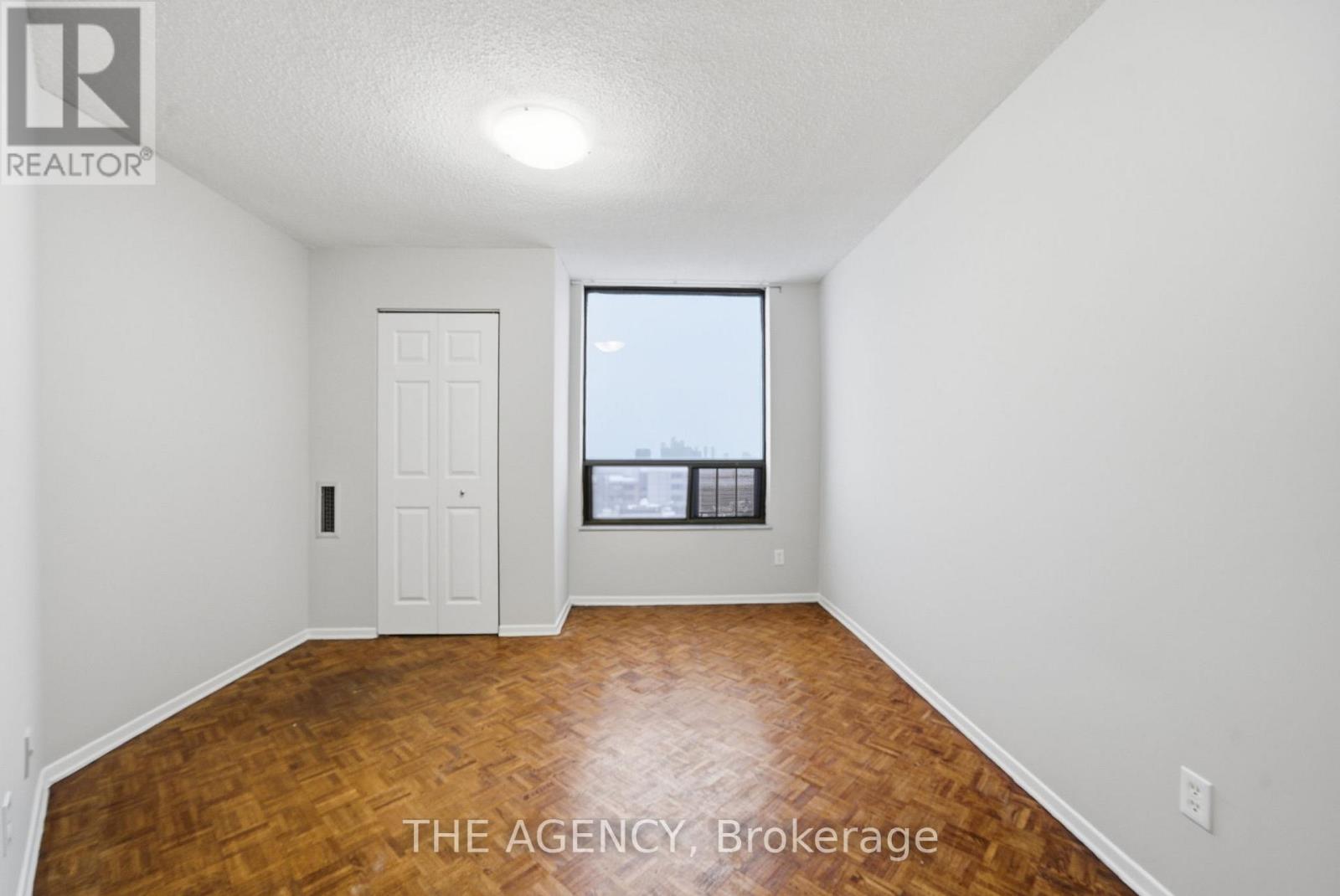 2009a - 2350 Dundas Street W, Toronto, Ontario  M6P 4B1 - Photo 6 - W12950140