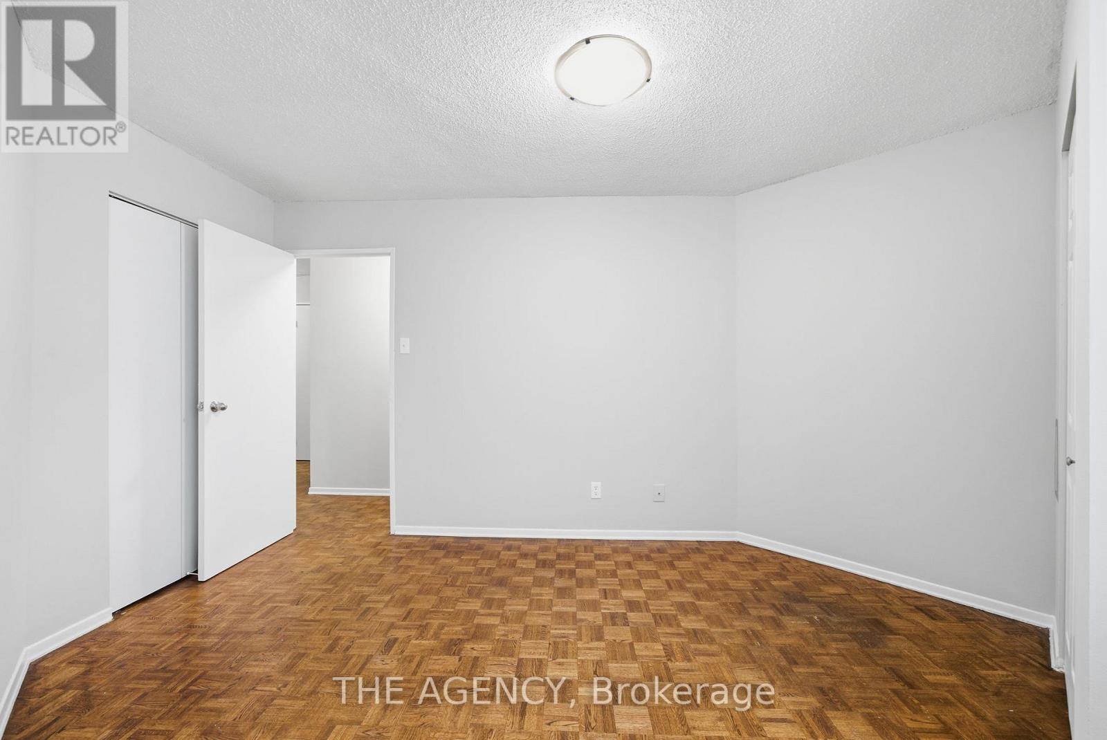 2009a - 2350 Dundas Street W, Toronto, Ontario  M6P 4B1 - Photo 7 - W12950140