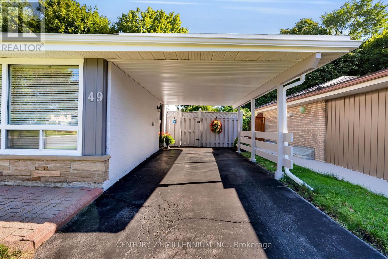 49 Harper Road, Brampton, Ontario  L6W 2W7 - Photo 5 - W12950142