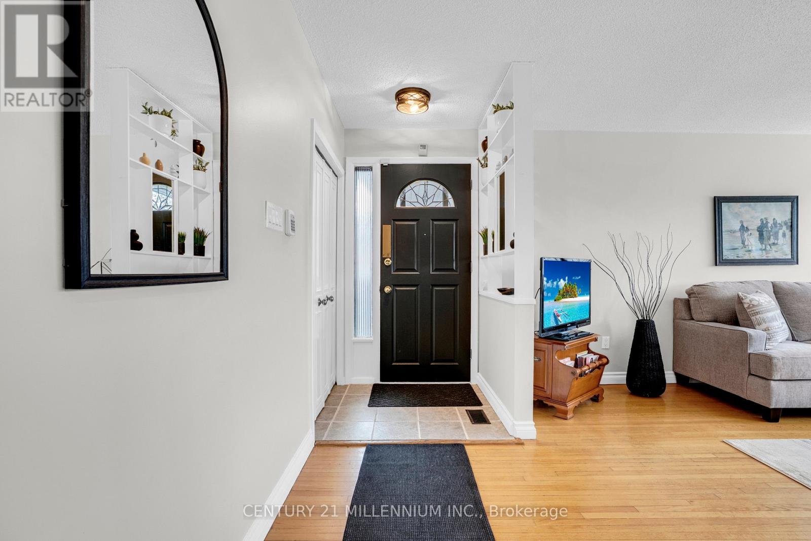 49 Harper Road, Brampton, Ontario  L6W 2W7 - Photo 7 - W12950142