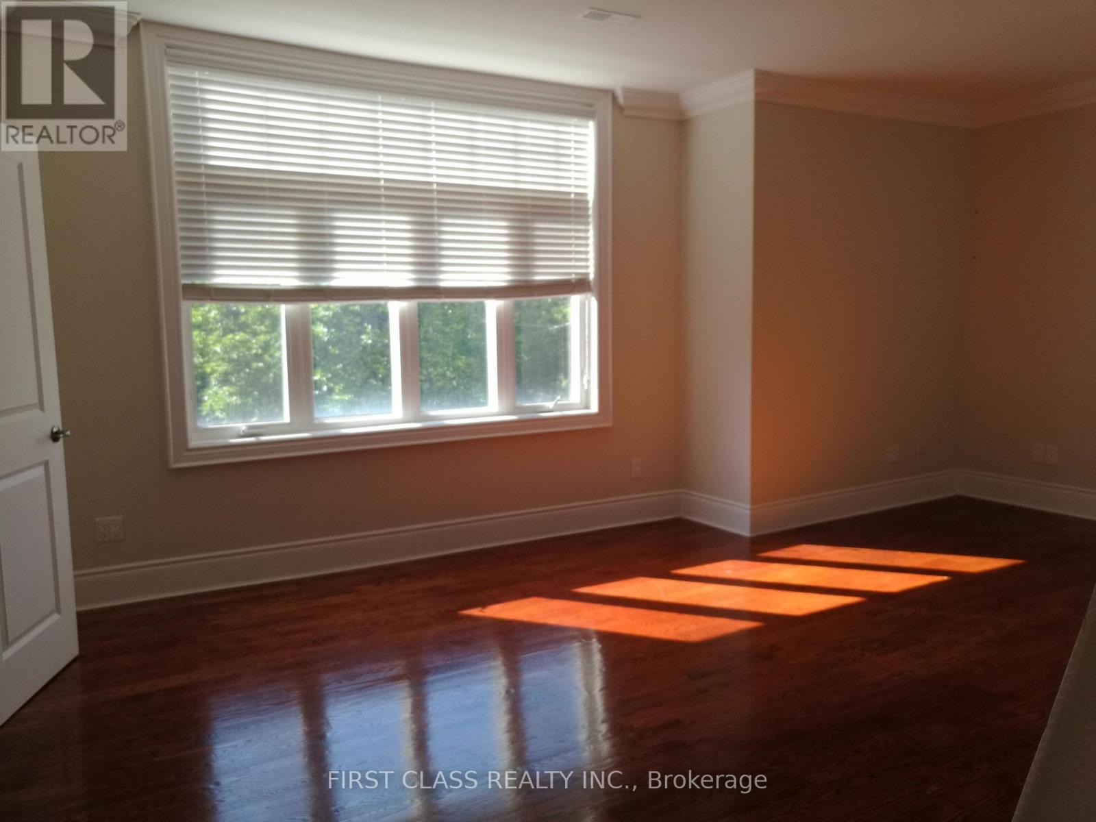 F2 - 58 Paisley Boulevard E, Mississauga, Ontario  L5A 1P4 - Photo 2 - W12950172