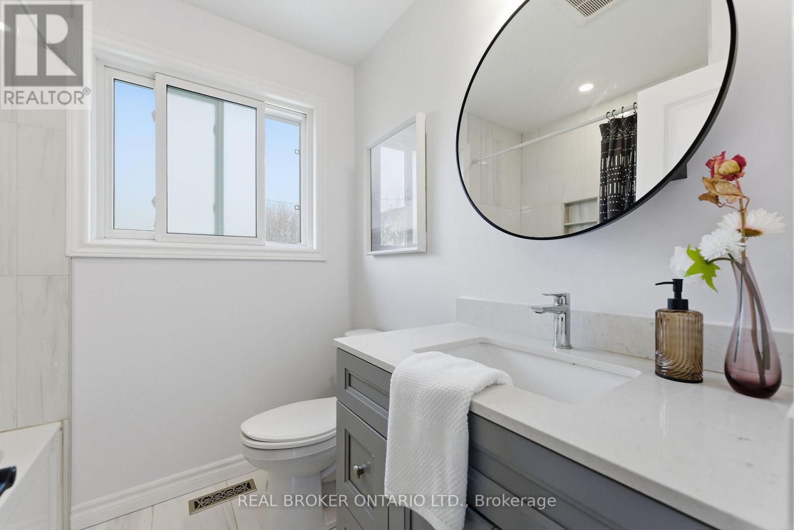 1251 Nottingham Avenue, Burlington, Ontario  L7P 2R5 - Photo 21 - W12950204