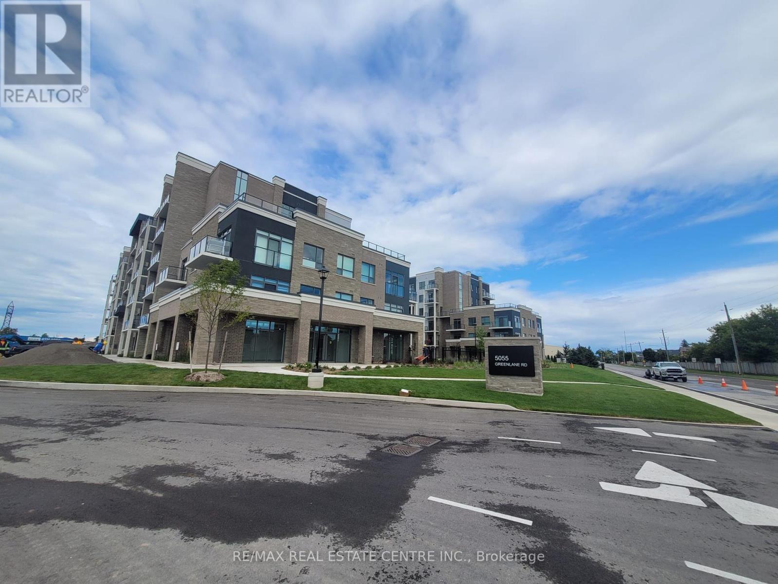 501 - 5055 Greenlane Road, Lincoln, Ontario  L3J 2J3 - Photo 2 - X12950056