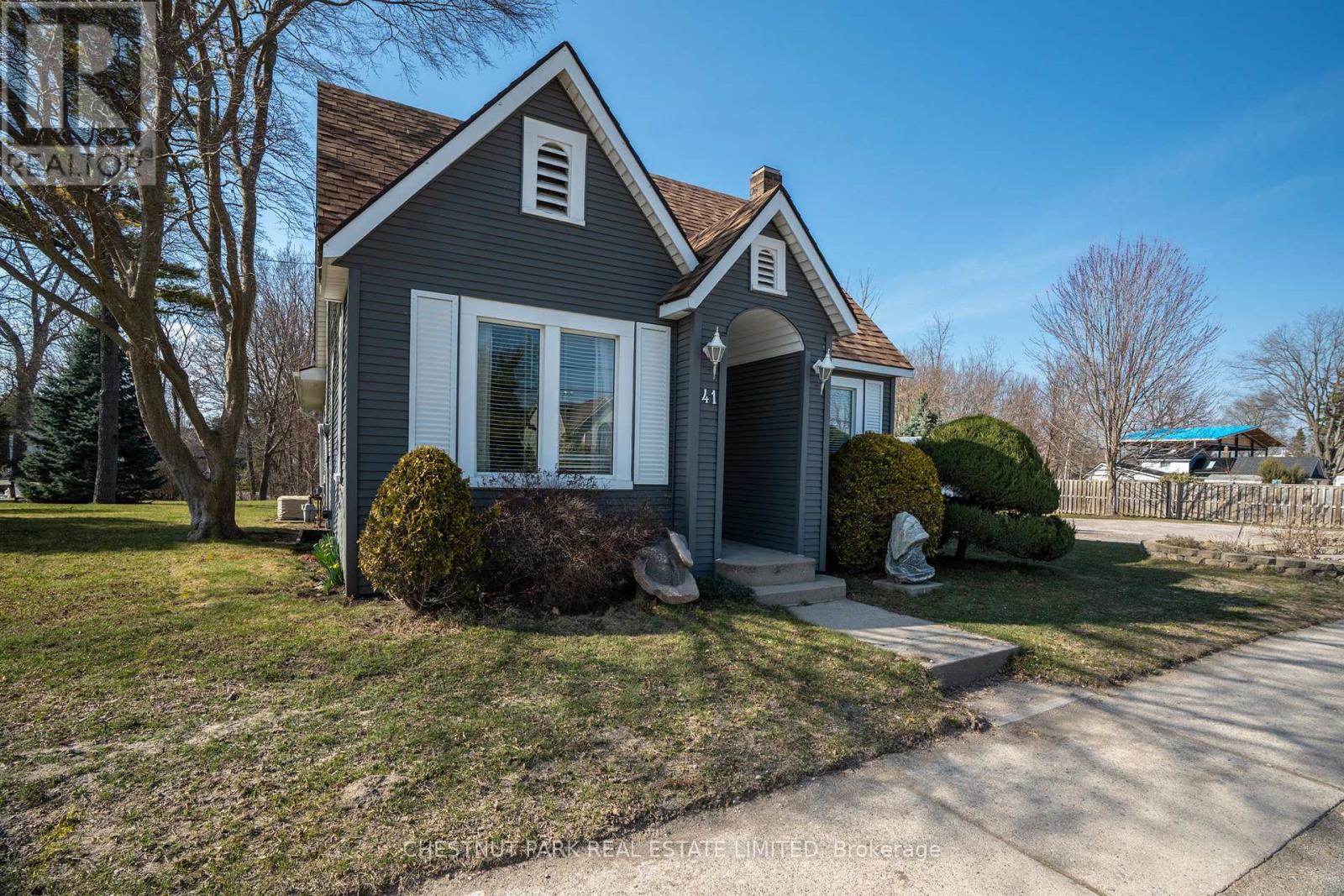 41 & 45 Ontario Street S, Lambton Shores, Ontario  N0M 1T0 - Photo 8 - X12950090