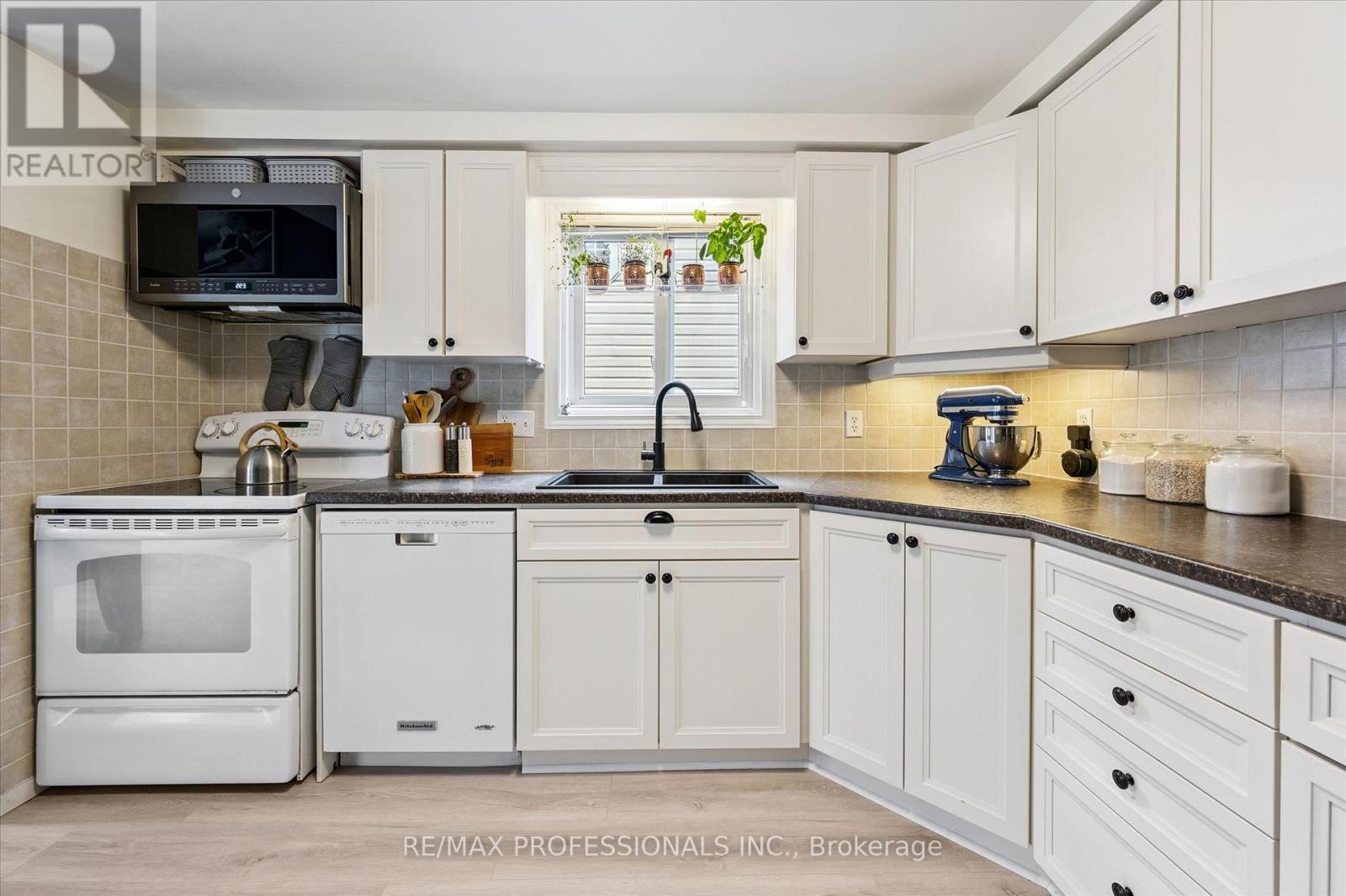 6 Orchid Crescent, Kitchener, Ontario  N2E 3N2 - Photo 14 - X12950126