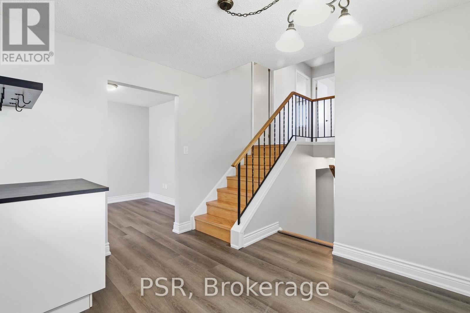 577 Tuscarora Drive, Hamilton, Ontario  L9G 3N9 - Photo 9 - X12950138