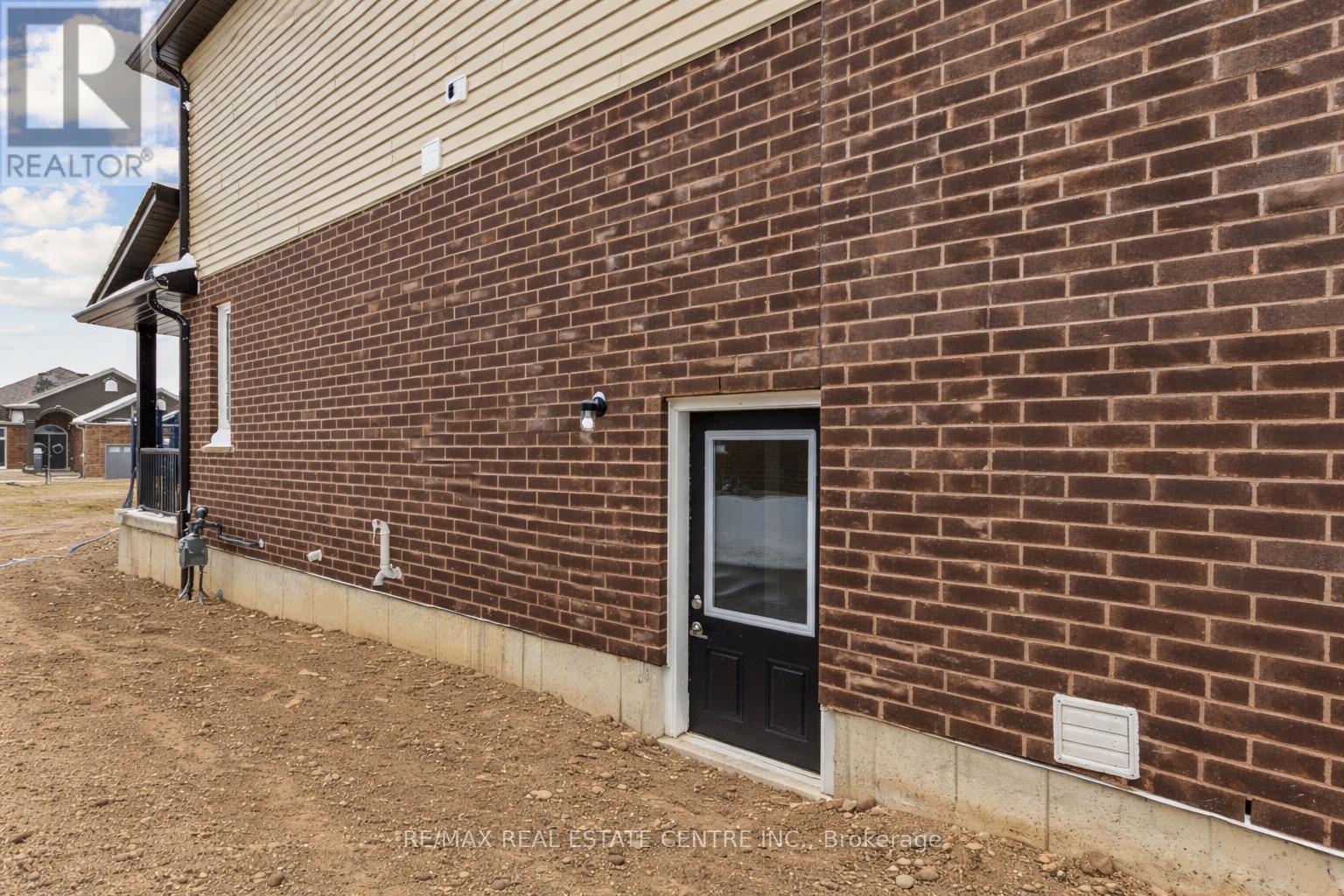 123 Maple Street, Mapleton, Ontario  N0G 1P0 - Photo 3 - X12950220