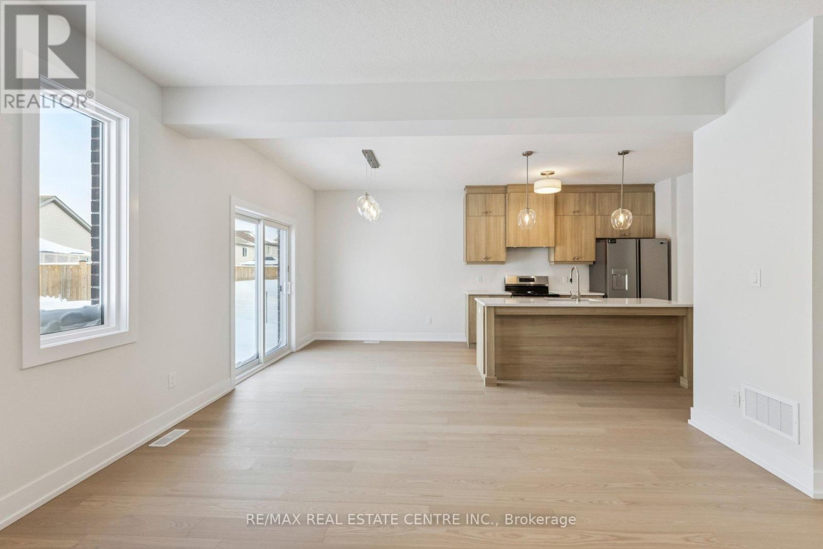 123 Maple Street, Mapleton, Ontario  N0G 1P0 - Photo 4 - X12950220