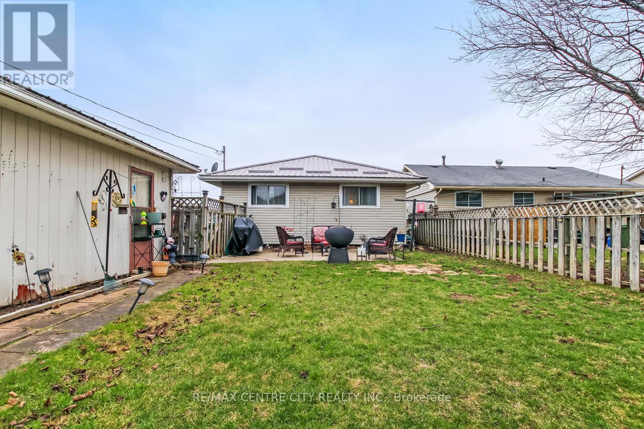 26 Manor Road, St. Thomas, Ontario  N5R 5C9 - Photo 23 - X12950506