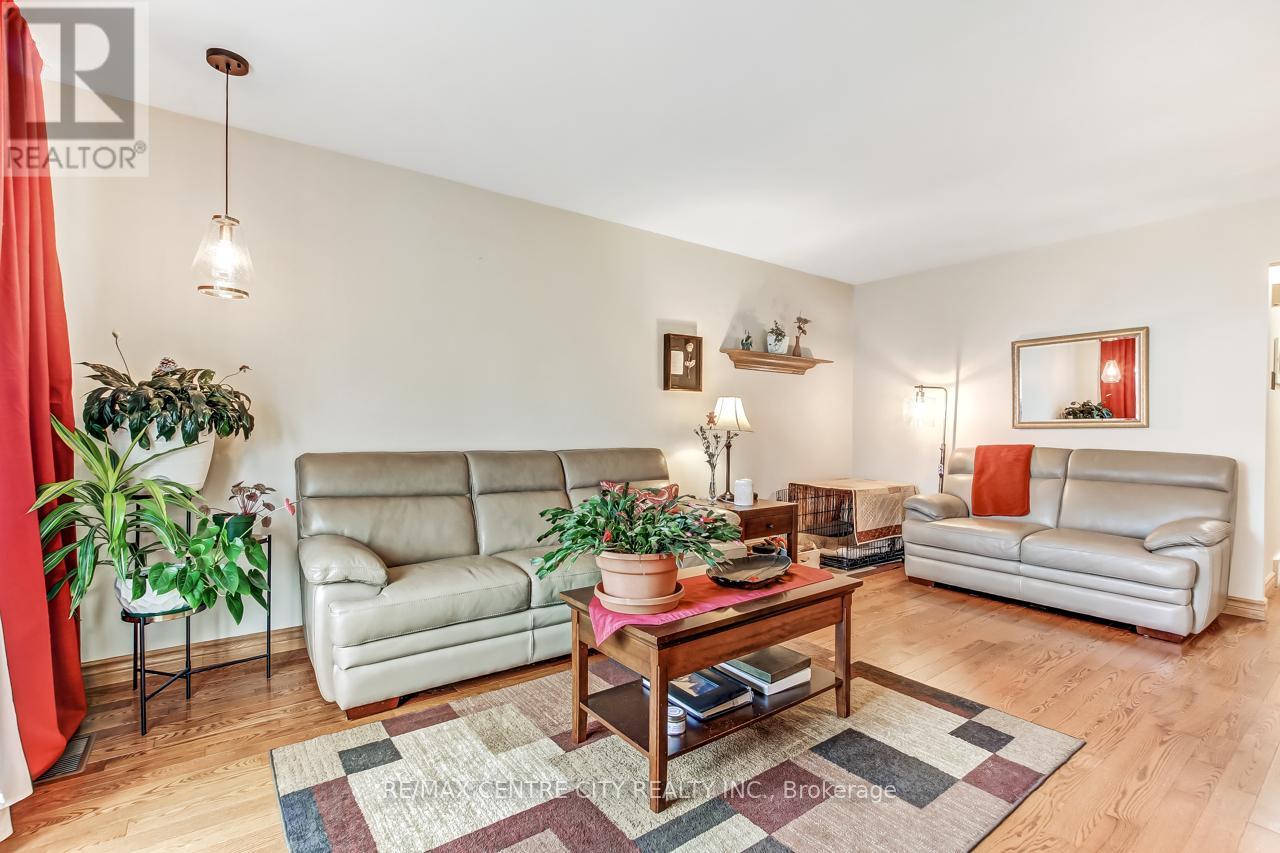 26 Manor Road, St. Thomas, Ontario  N5R 5C9 - Photo 6 - X12950506