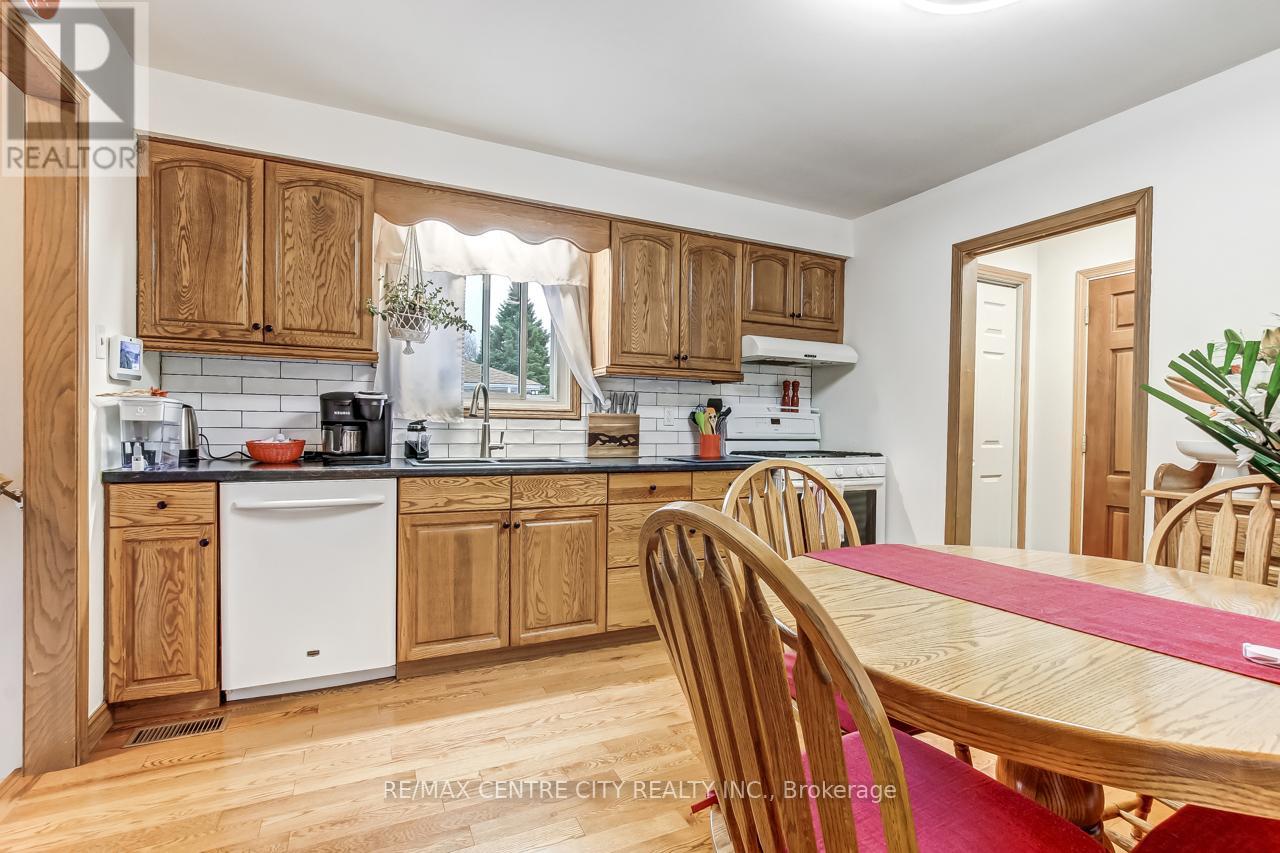 26 Manor Road, St. Thomas, Ontario  N5R 5C9 - Photo 7 - X12950506