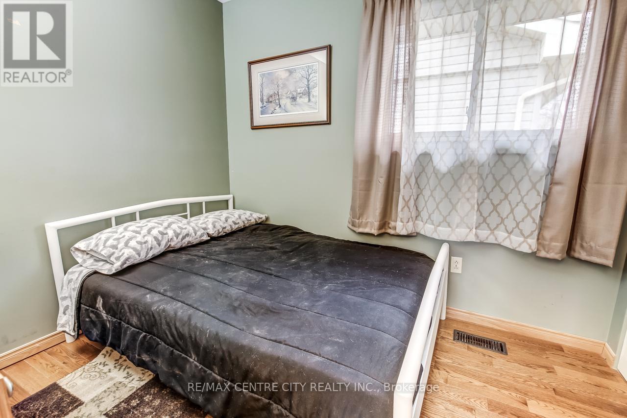 26 Manor Road, St. Thomas, Ontario  N5R 5C9 - Photo 9 - X12950506