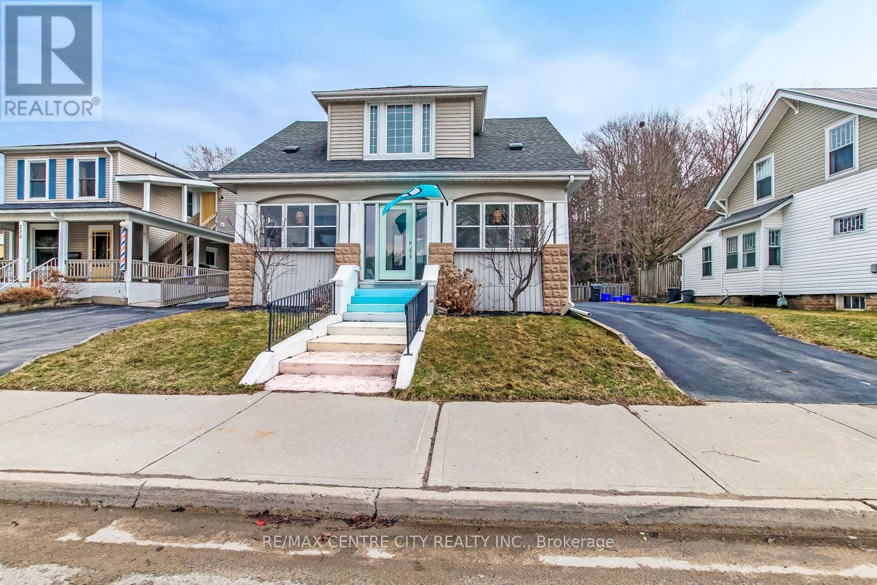 233 Colborne Street, Central Elgin, Ontario  N5L 1B9 - Photo 1 - X12950558