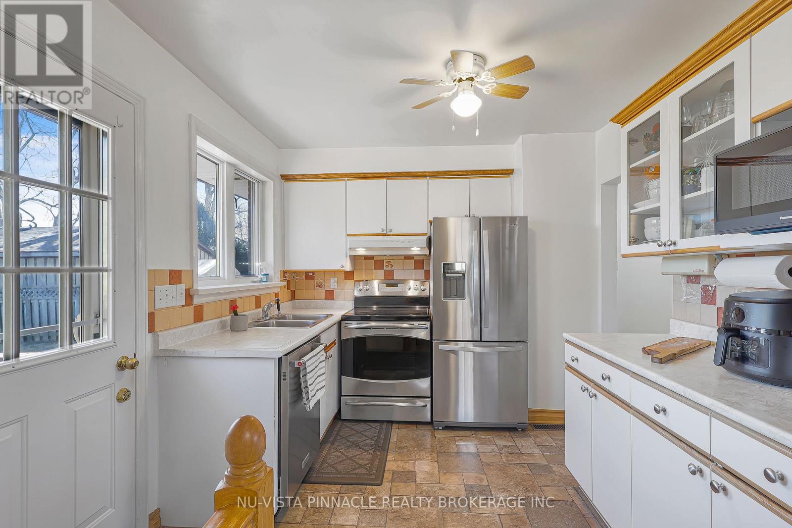 1911 Crystal Crescent, London East, Ontario  N5V 1H5 - Photo 10 - X12950594