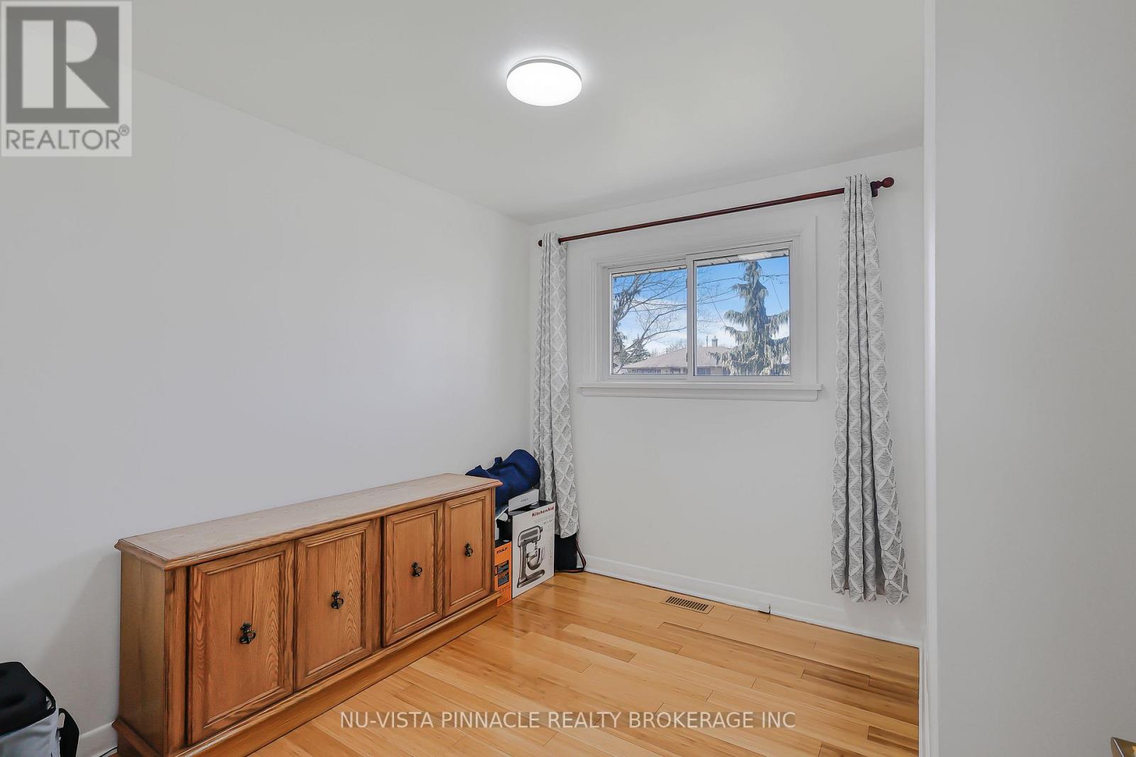 1911 Crystal Crescent, London East, Ontario  N5V 1H5 - Photo 16 - X12950594