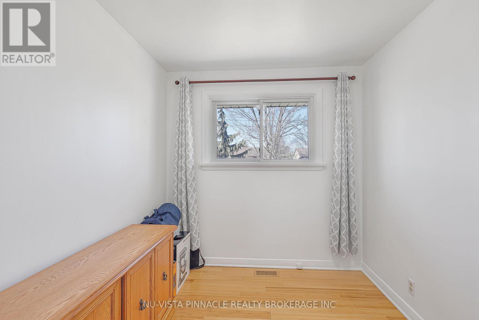 1911 Crystal Crescent, London East, Ontario  N5V 1H5 - Photo 17 - X12950594