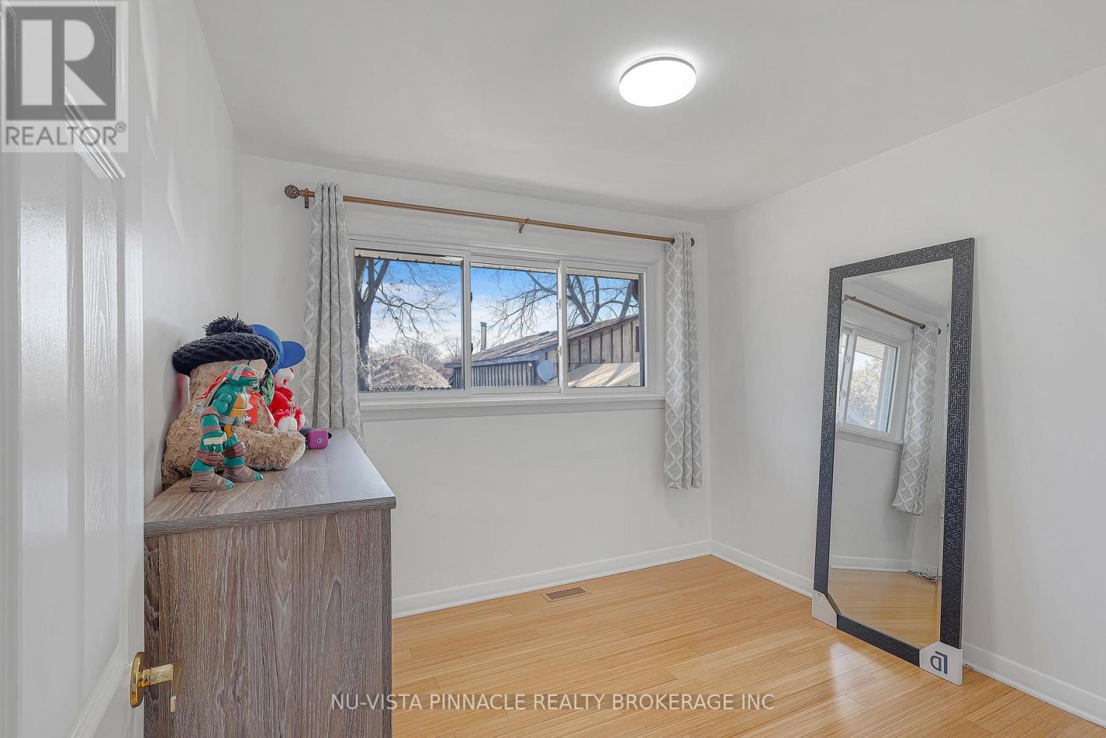 1911 Crystal Crescent, London East, Ontario  N5V 1H5 - Photo 18 - X12950594