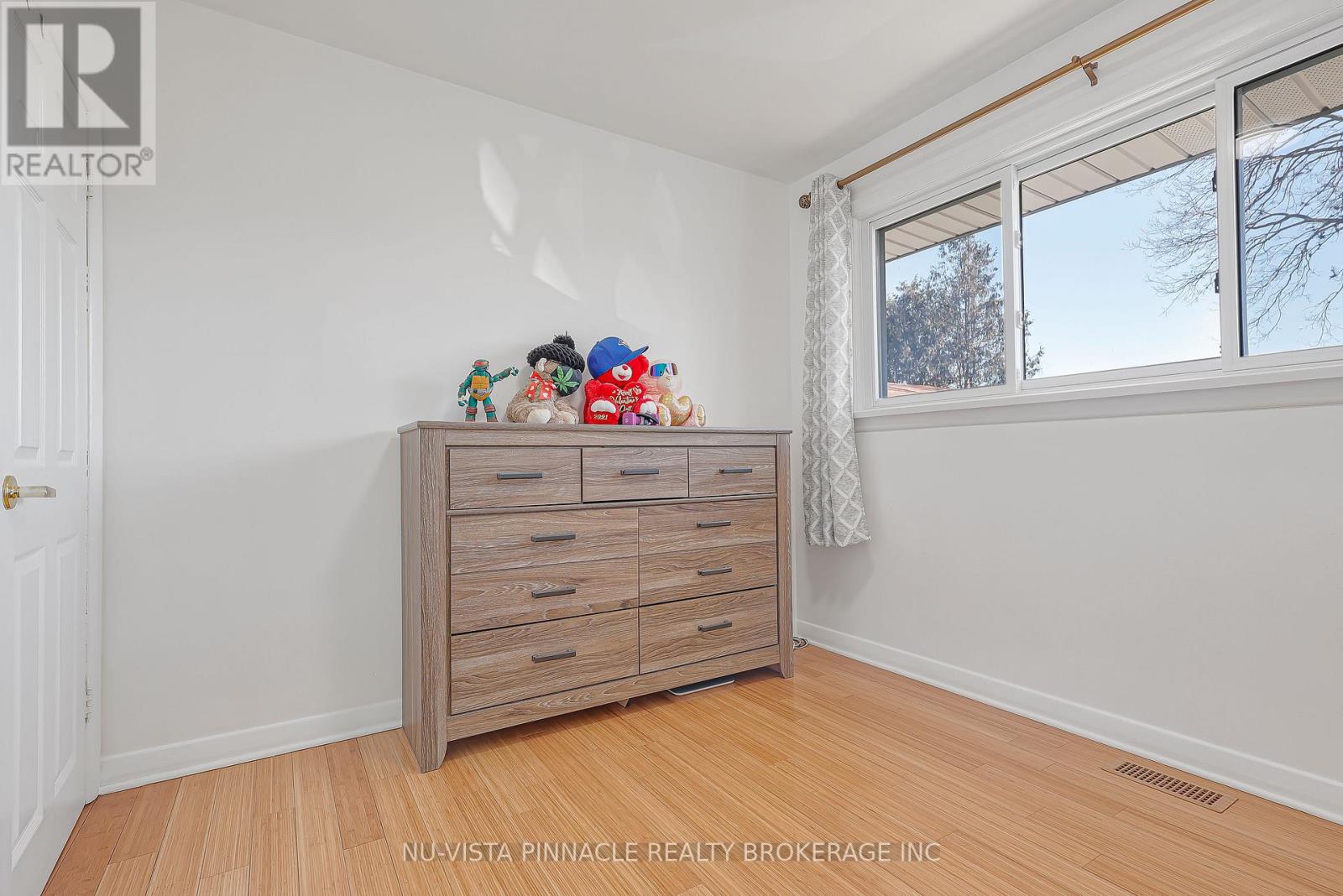 1911 Crystal Crescent, London East, Ontario  N5V 1H5 - Photo 19 - X12950594