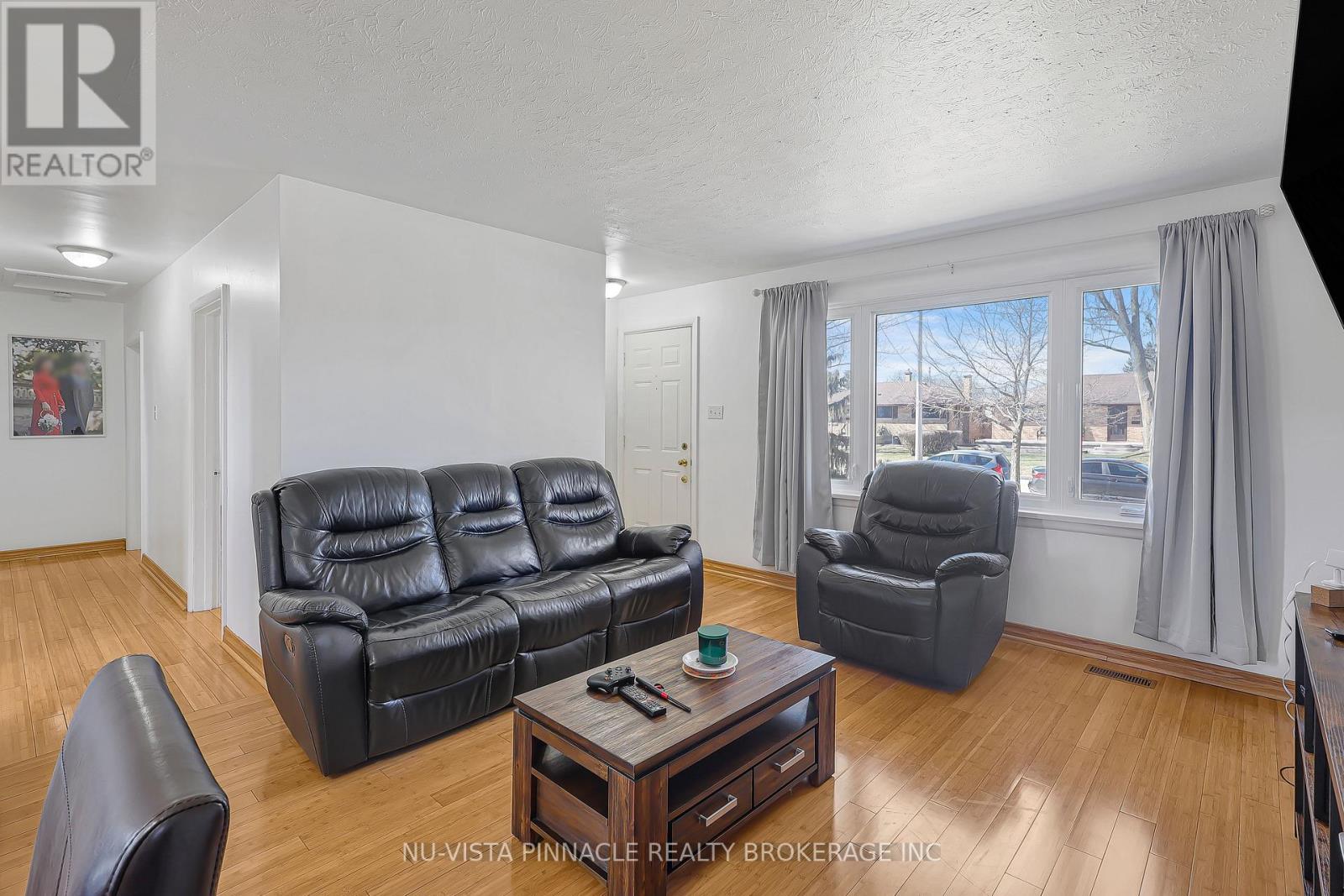 1911 Crystal Crescent, London East, Ontario  N5V 1H5 - Photo 5 - X12950594