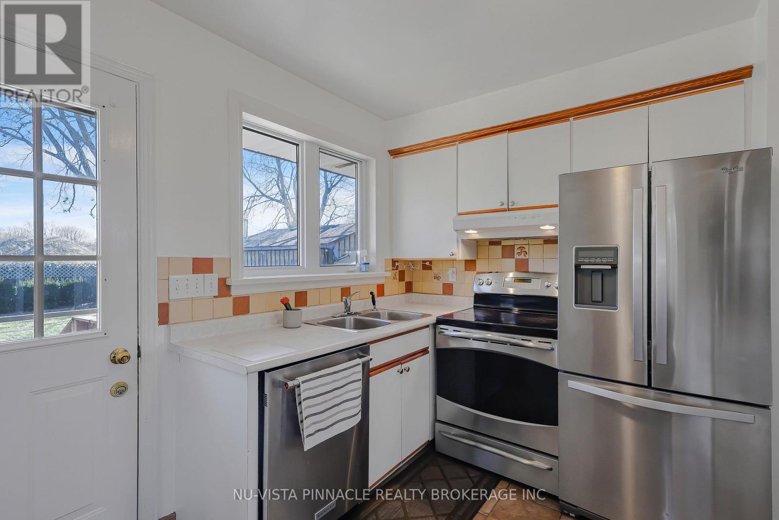 1911 Crystal Crescent, London East, Ontario  N5V 1H5 - Photo 8 - X12950594