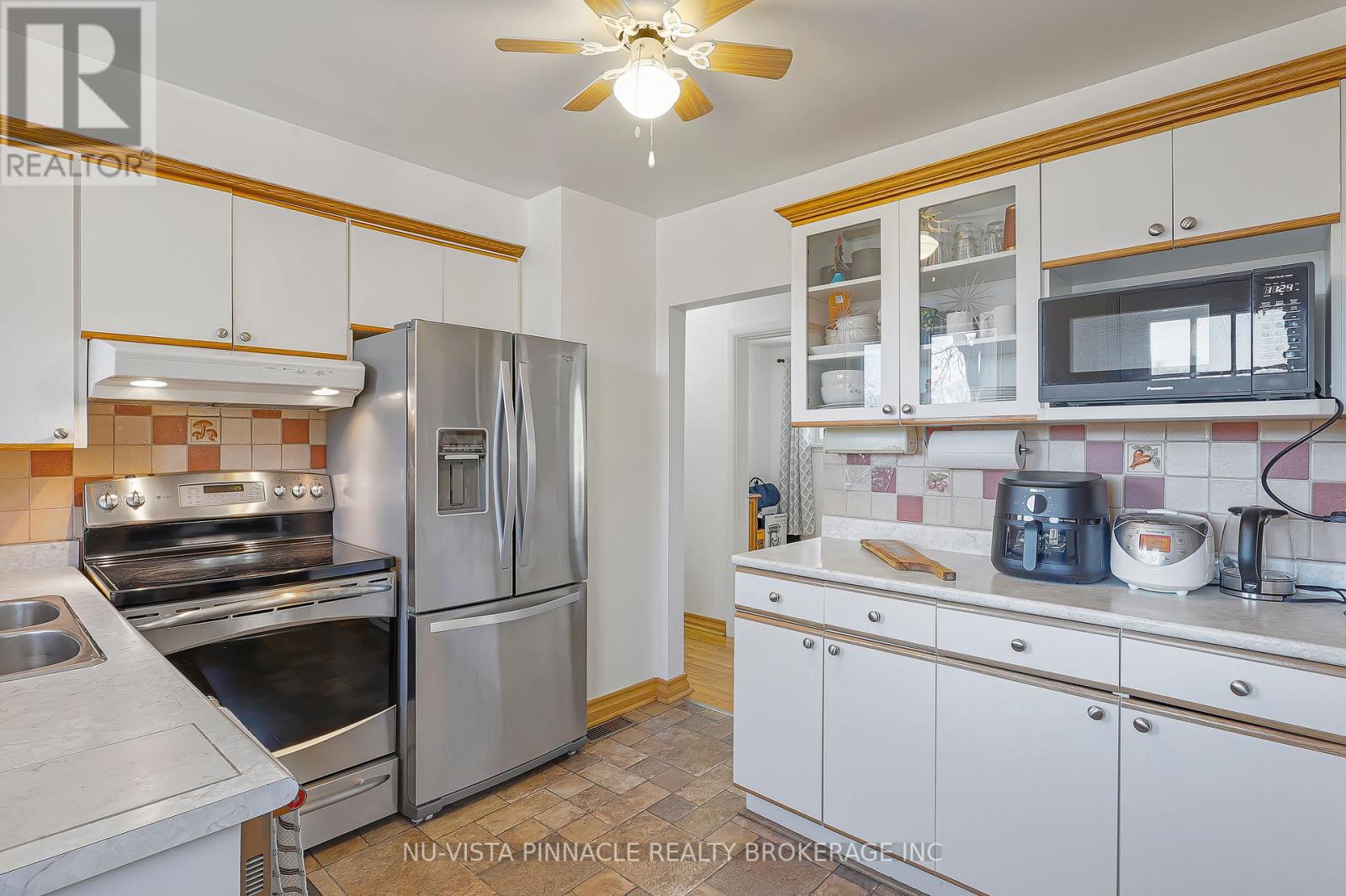 1911 Crystal Crescent, London East, Ontario  N5V 1H5 - Photo 9 - X12950594