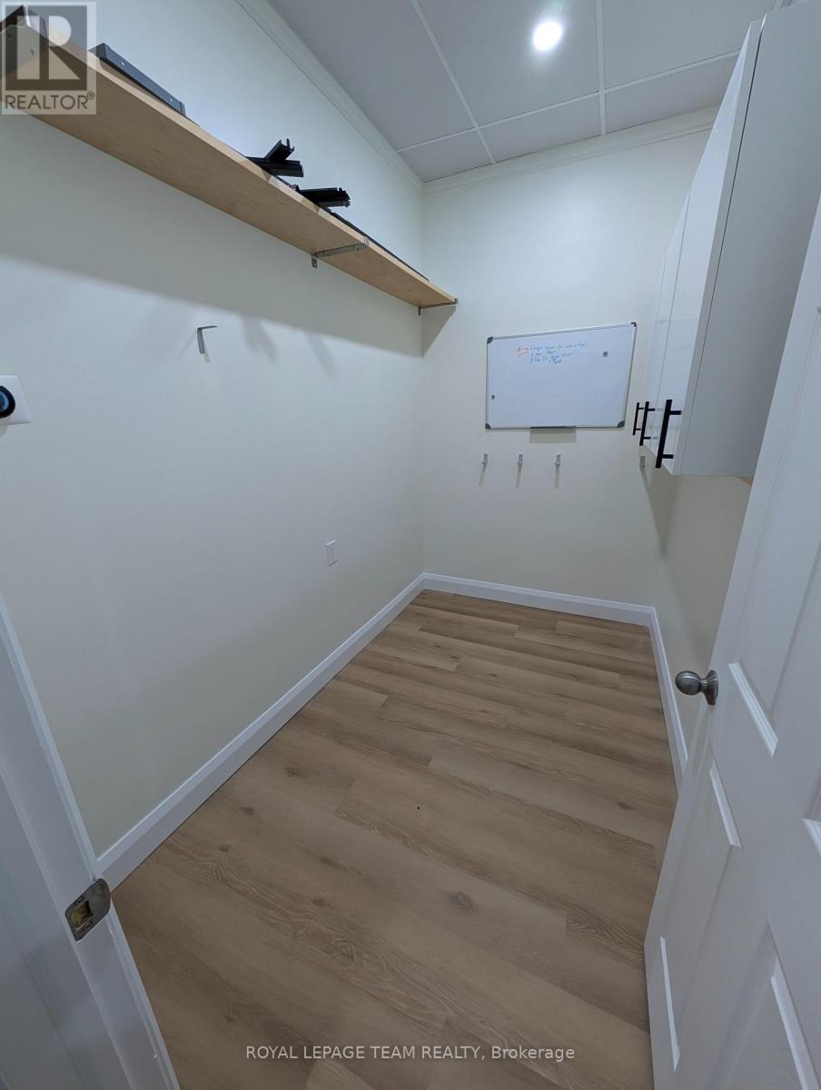 2730 Iris Street, Ottawa, Ontario  K2C 1E6 - Photo 10 - X12950344