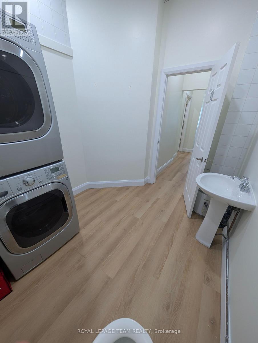 2730 Iris Street, Ottawa, Ontario  K2C 1E6 - Photo 13 - X12950344