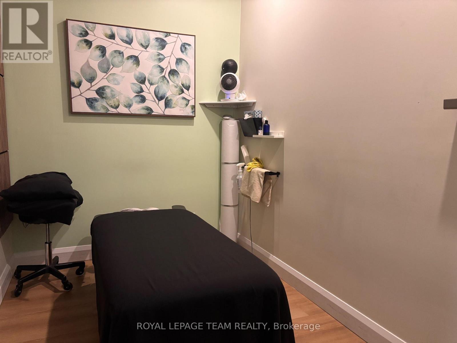 2730 Iris Street, Ottawa, Ontario  K2C 1E6 - Photo 7 - X12950344