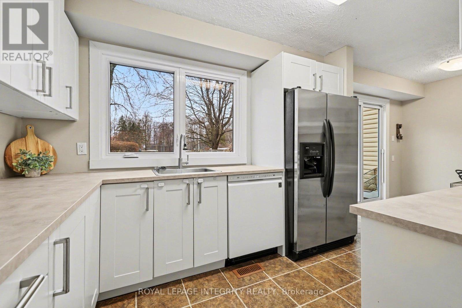 319 Stowe Court, Ottawa, Ontario  K2K 1Z6 - Photo 12 - X12950358