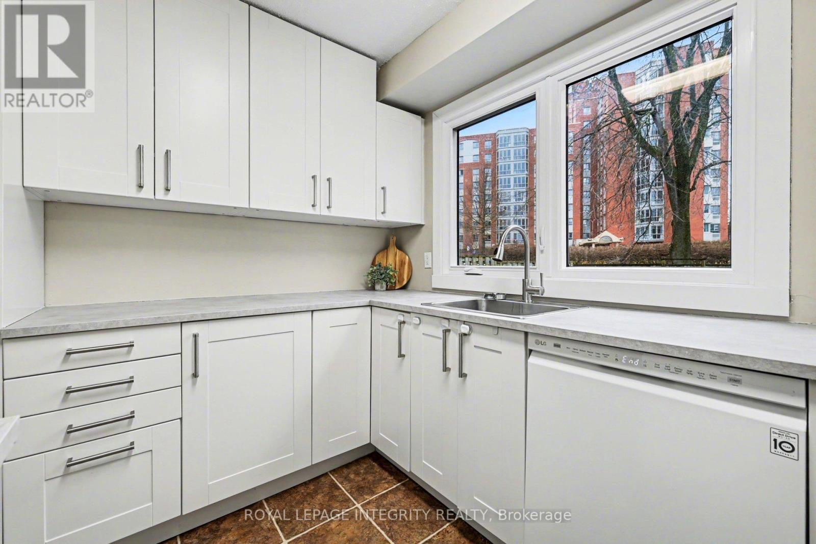 319 Stowe Court, Ottawa, Ontario  K2K 1Z6 - Photo 13 - X12950358