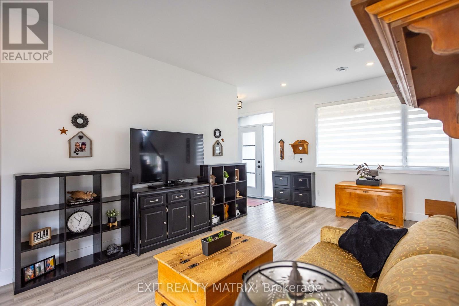 686 St Isidore Road, Casselman, Ontario  K0A 1M0 - Photo 5 - X12950382