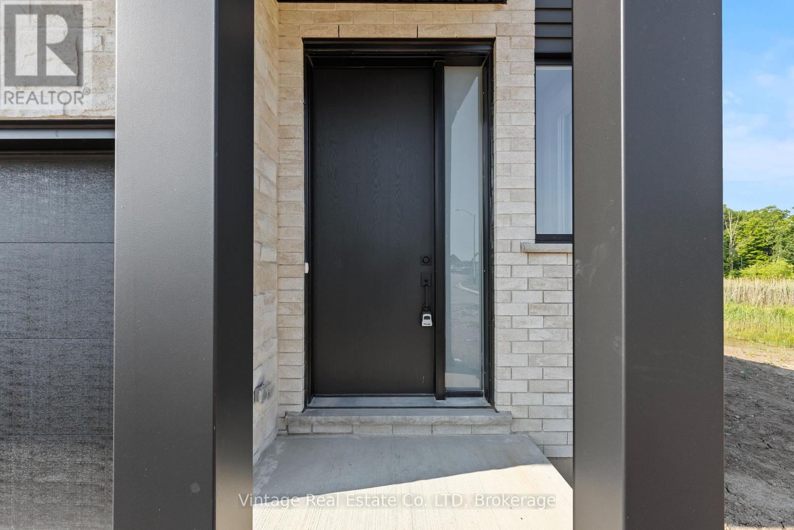 7455 Majestic Trail, Niagara Falls, Ontario  L2H 3V9 - Photo 29 - X12950332