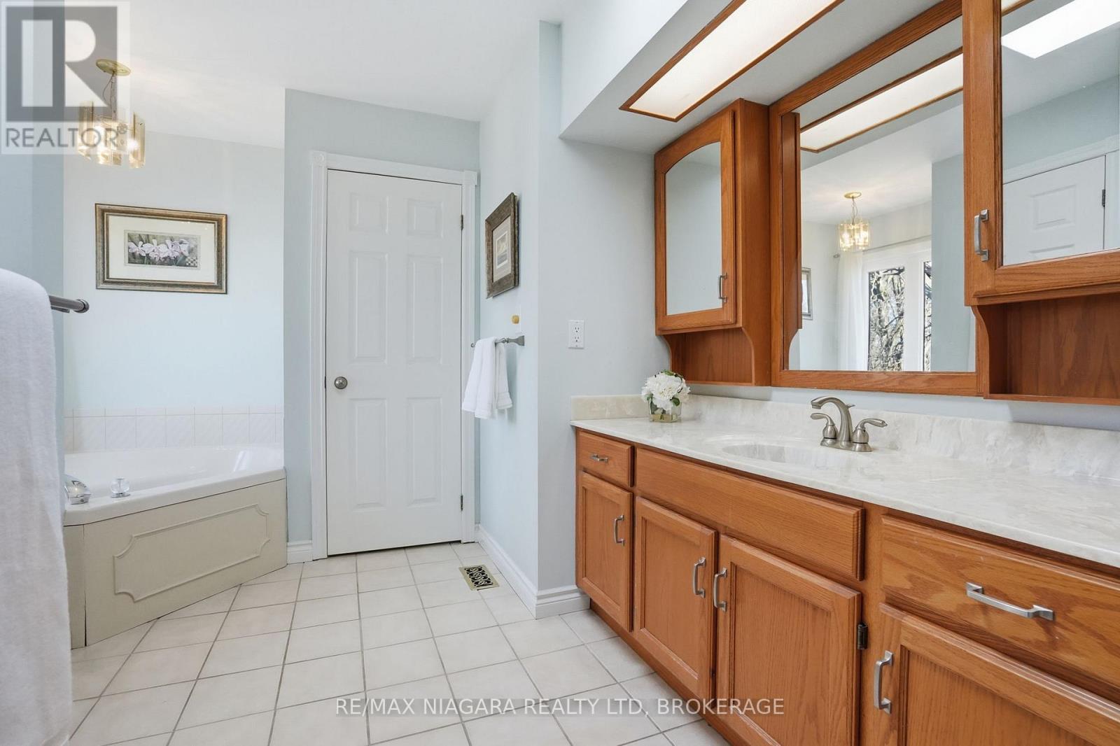 50 Henley Drive, St. Catharines, Ontario  L2N 4A9 - Photo 17 - X12950484