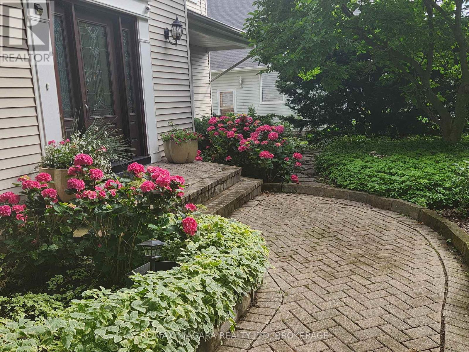 50 Henley Drive, St. Catharines, Ontario  L2N 4A9 - Photo 2 - X12950484