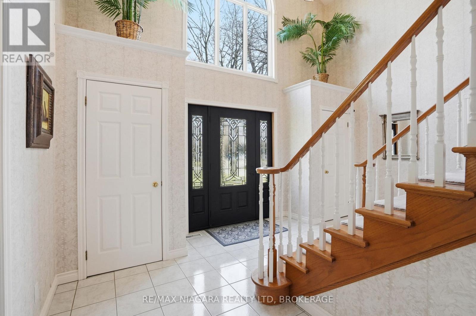 50 Henley Drive, St. Catharines, Ontario  L2N 4A9 - Photo 4 - X12950484