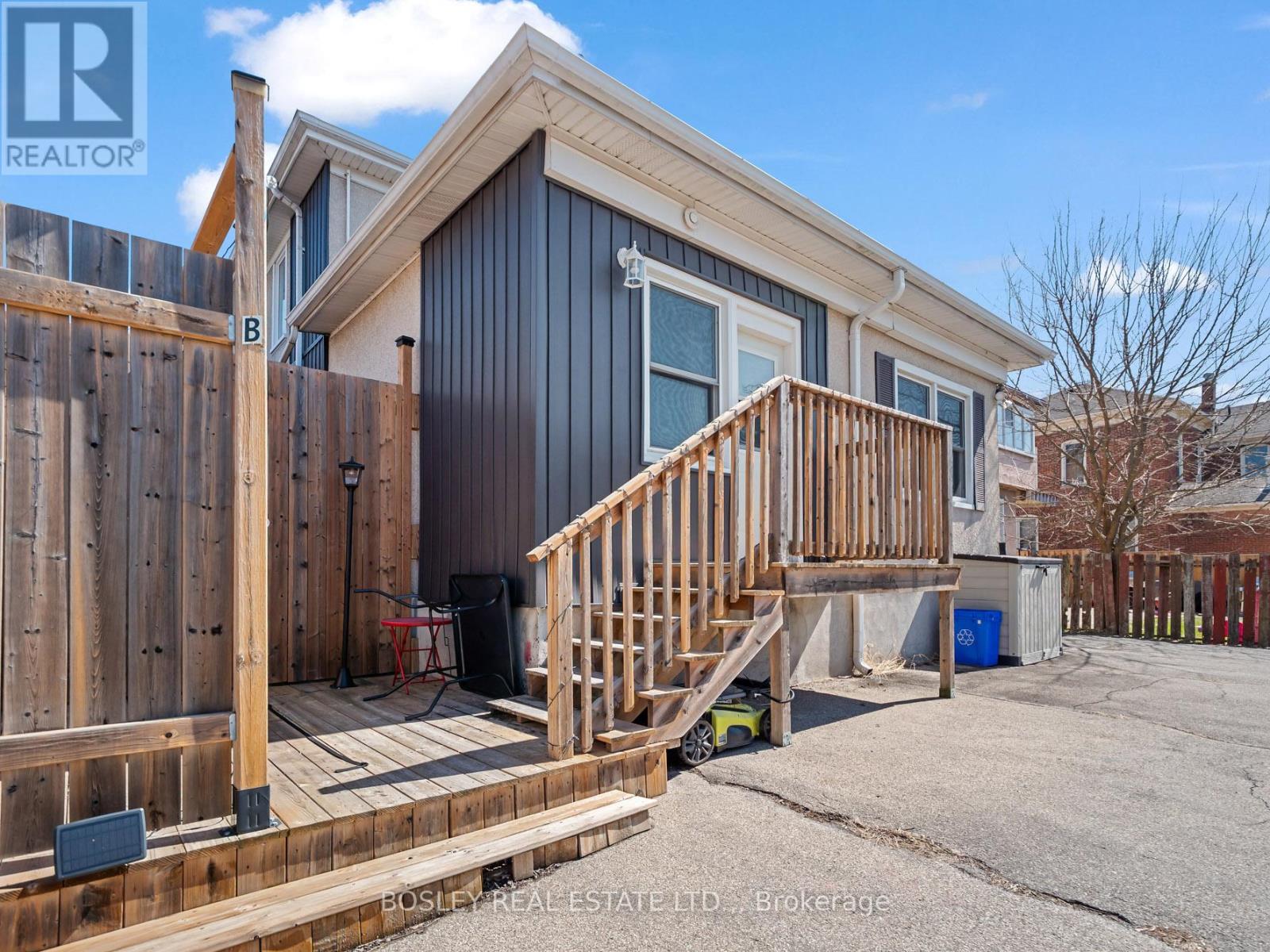 121 Oakdale Avenue, St. Catharines, Ontario  L2P 2L3 - Photo 13 - X12950496