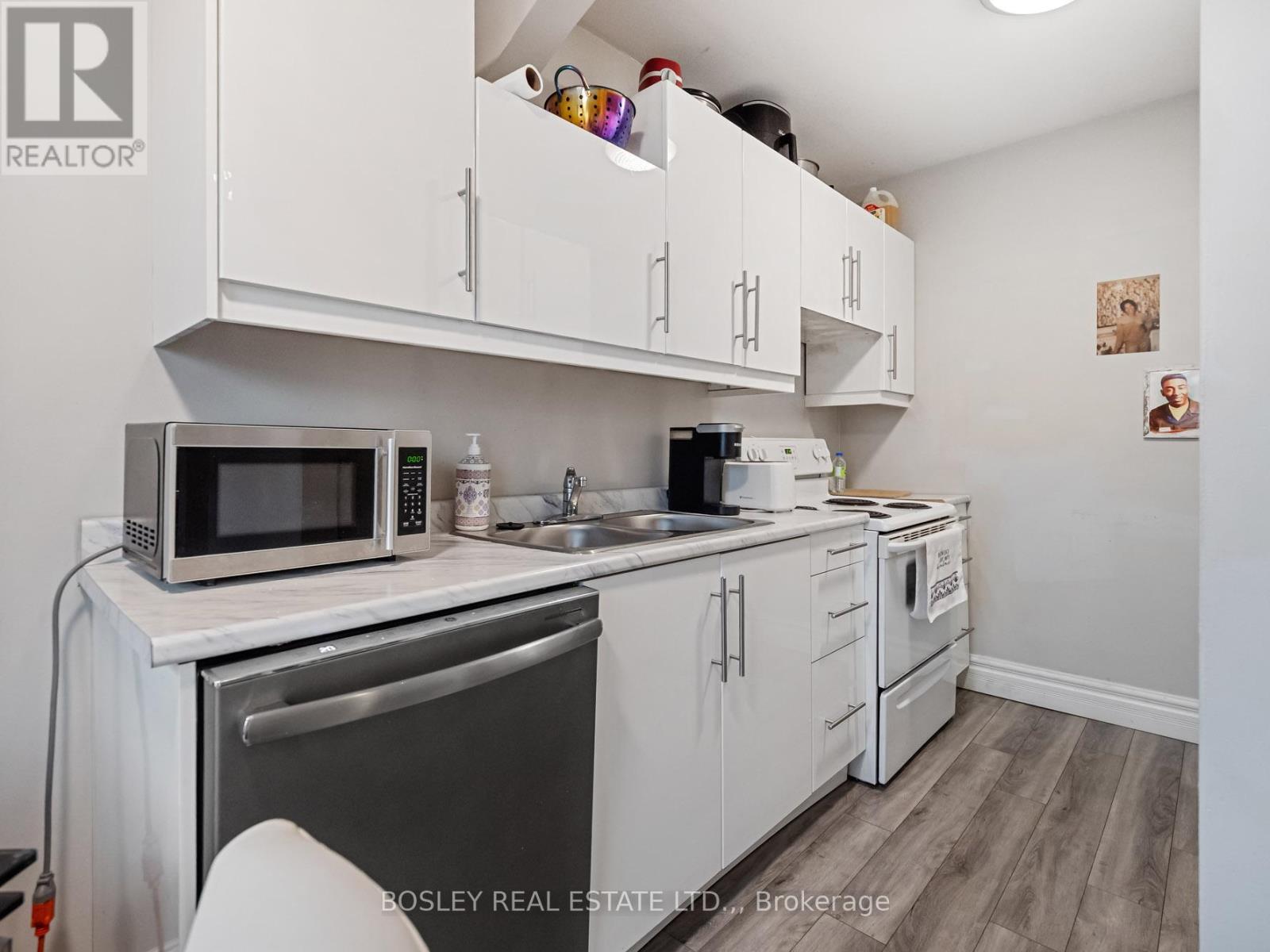 121 Oakdale Avenue, St. Catharines, Ontario  L2P 2L3 - Photo 16 - X12950496