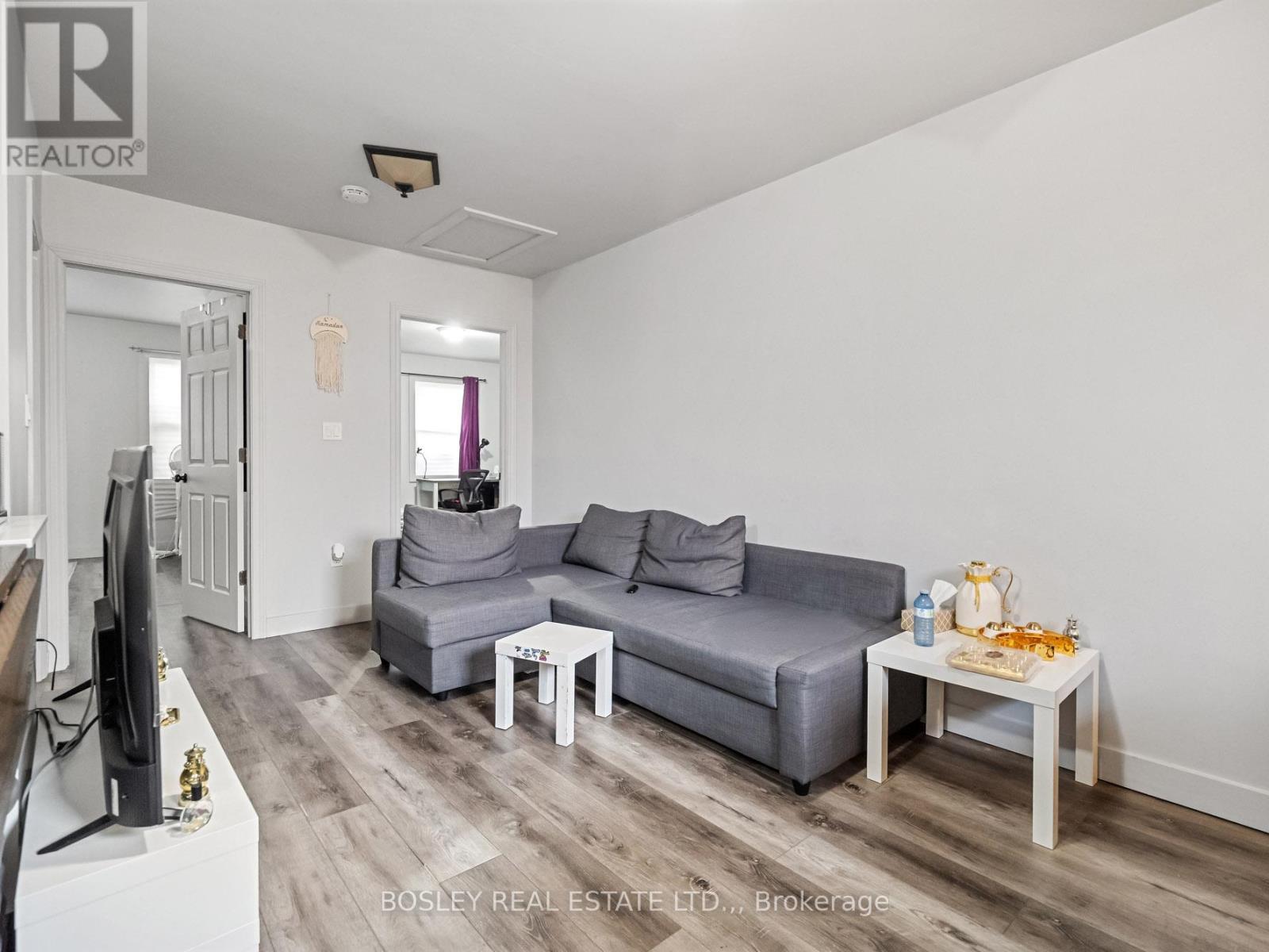 121 Oakdale Avenue, St. Catharines, Ontario  L2P 2L3 - Photo 27 - X12950496