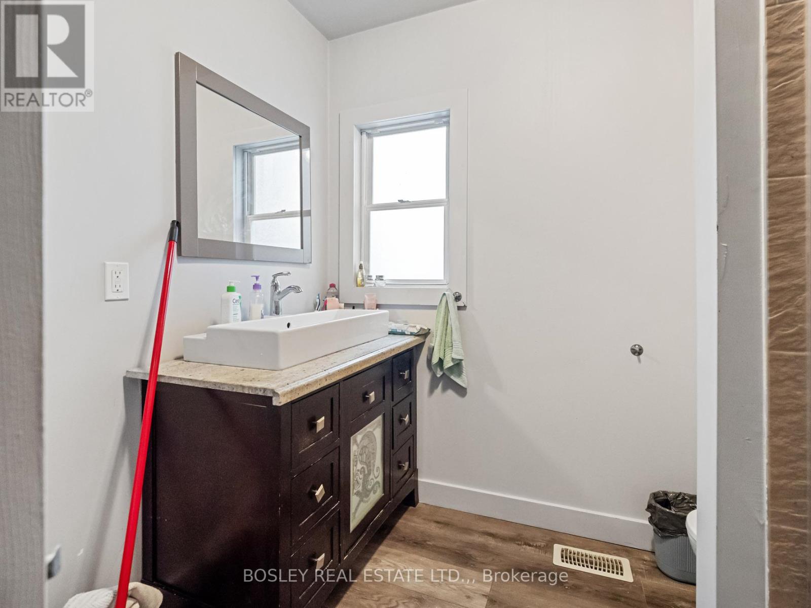 121 Oakdale Avenue, St. Catharines, Ontario  L2P 2L3 - Photo 30 - X12950496