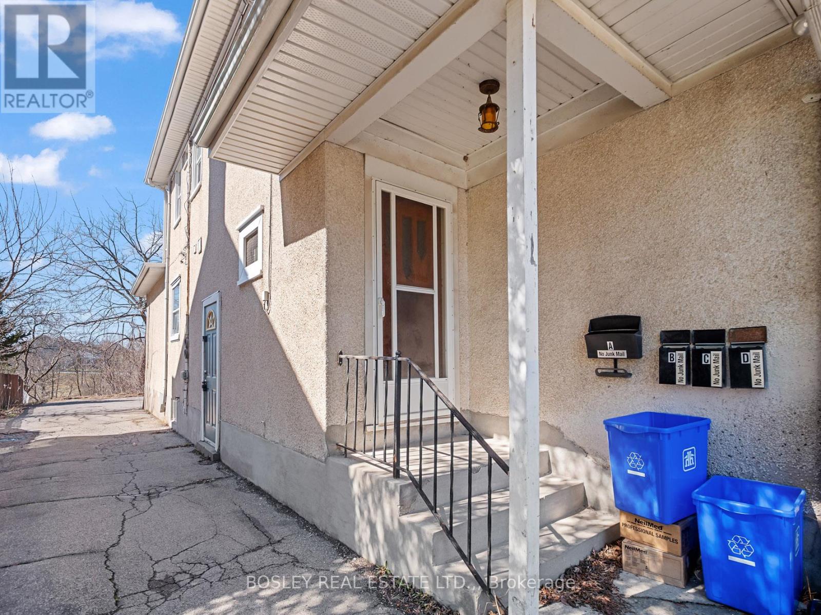 121 Oakdale Avenue, St. Catharines, Ontario  L2P 2L3 - Photo 35 - X12950496