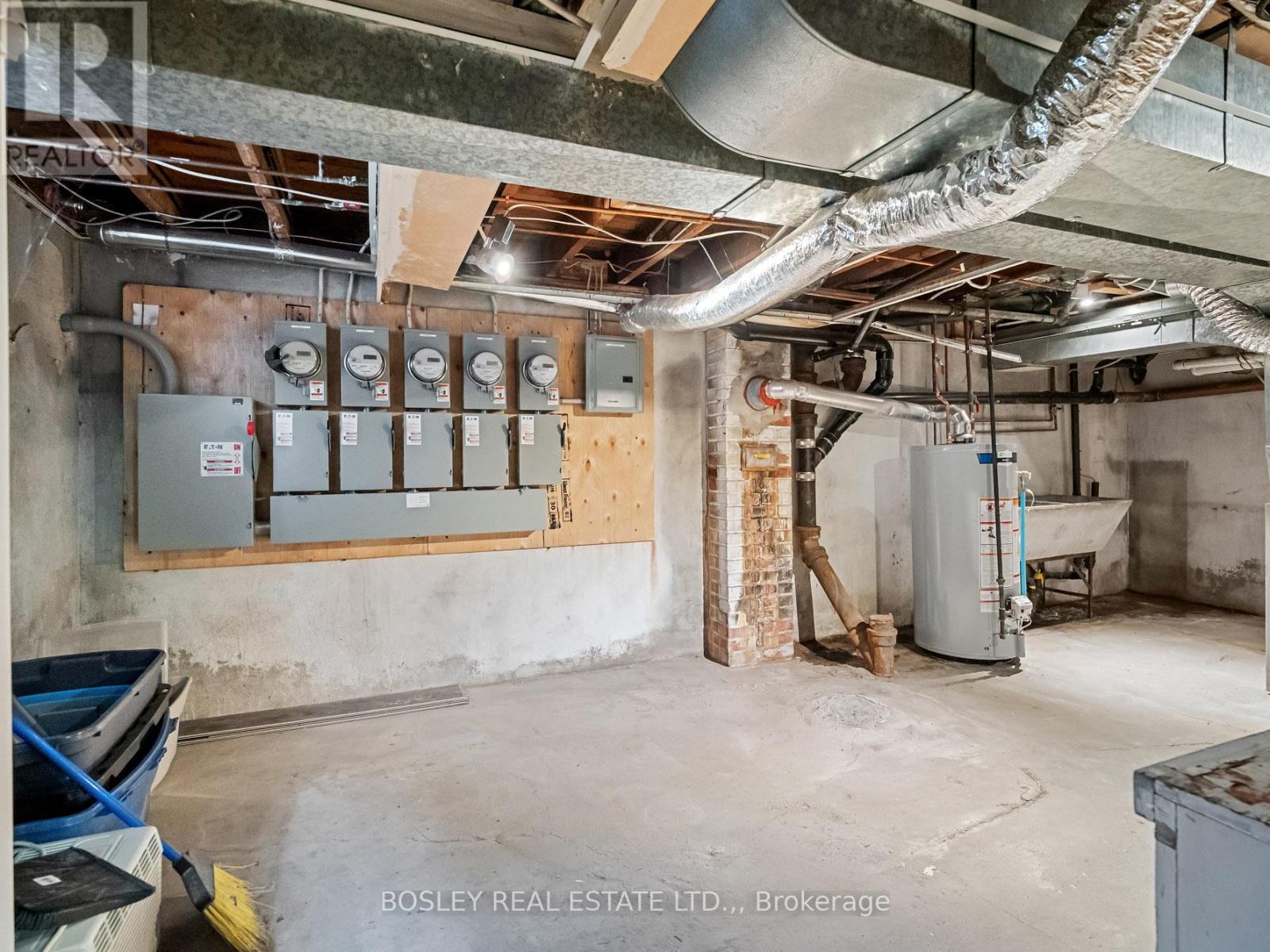 121 Oakdale Avenue, St. Catharines, Ontario  L2P 2L3 - Photo 46 - X12950496