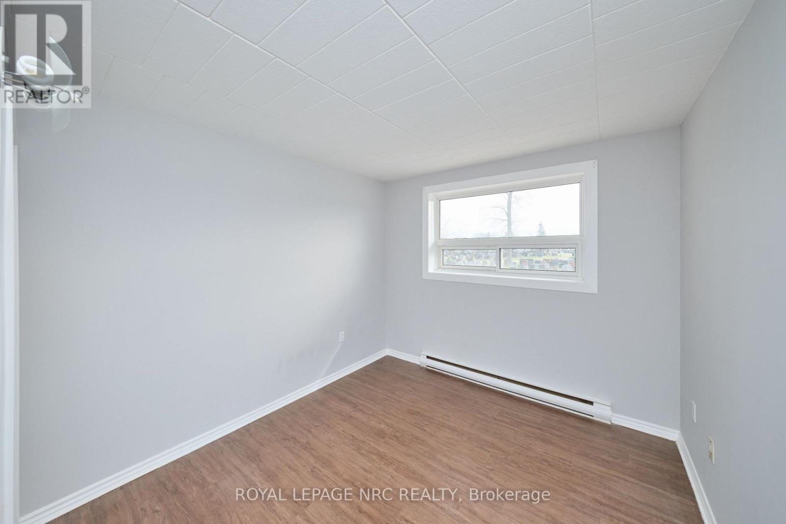 7 - 90 Woodlawn Road, Welland, Ontario  L3C 3J5 - Photo 11 - X12950658