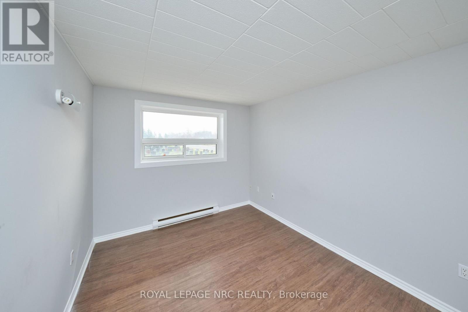 7 - 90 Woodlawn Road, Welland, Ontario  L3C 3J5 - Photo 14 - X12950658