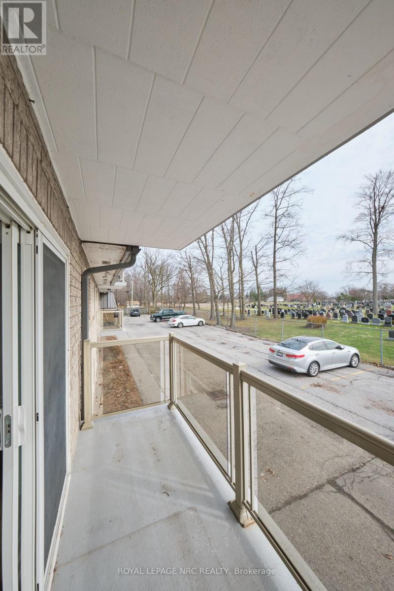 7 - 90 Woodlawn Road, Welland, Ontario  L3C 3J5 - Photo 4 - X12950658