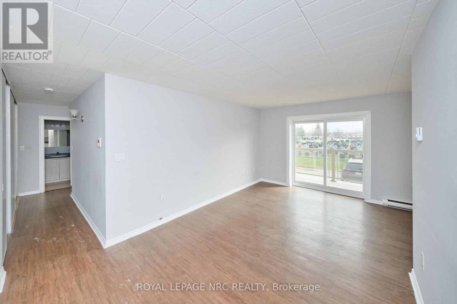 7 - 90 Woodlawn Road, Welland, Ontario  L3C 3J5 - Photo 6 - X12950658