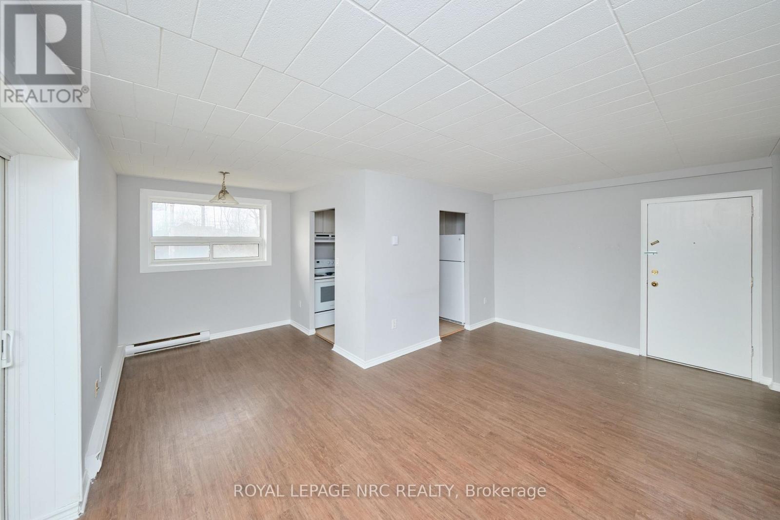 7 - 90 Woodlawn Road, Welland, Ontario  L3C 3J5 - Photo 7 - X12950658