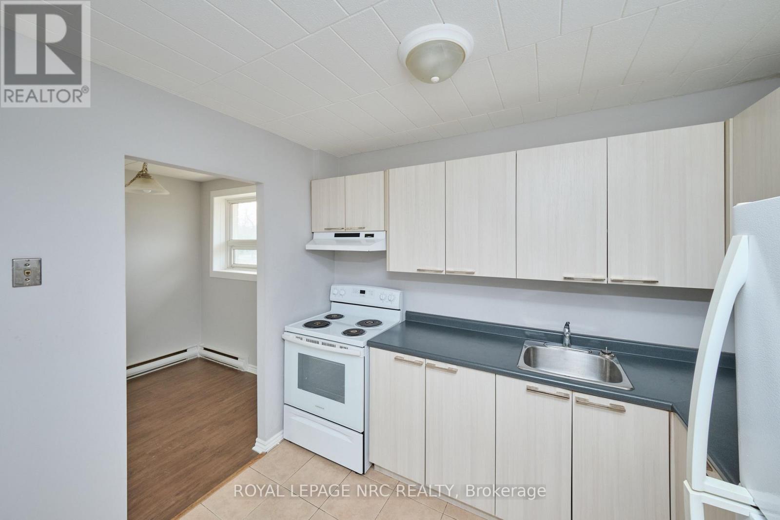 7 - 90 Woodlawn Road, Welland, Ontario  L3C 3J5 - Photo 9 - X12950658