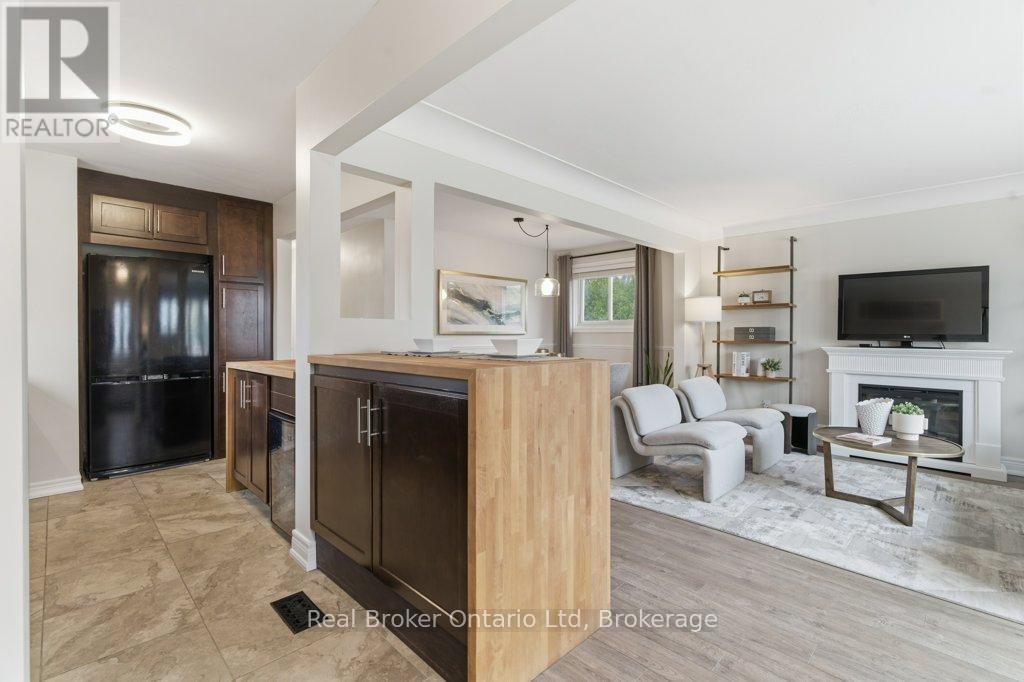 1518 Fisher Avenue, Burlington (Mountainside), Ontario  L7P 2L8 - Photo 10 - W12950678