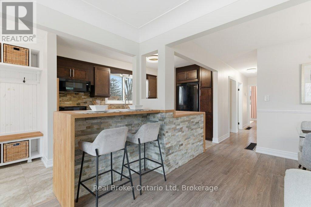 1518 Fisher Avenue, Burlington (Mountainside), Ontario  L7P 2L8 - Photo 14 - W12950678