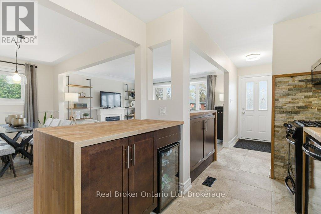 1518 Fisher Avenue, Burlington (Mountainside), Ontario  L7P 2L8 - Photo 17 - W12950678